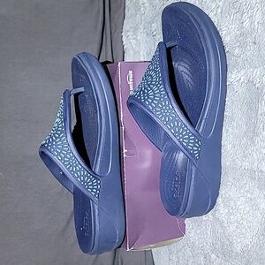 Crocs Blue Monterrey Diamante Flip Flops Sandals Size 6 Style 206343 Wedge Thong